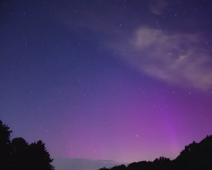 Long exposure of the aurora.